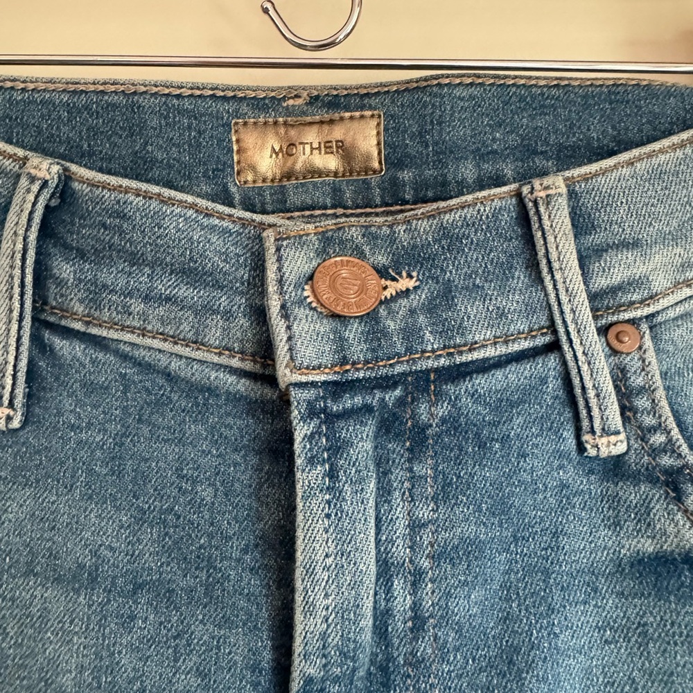 MOTHER Insider Crop Step Fray Jean in Color Shoot to Thrill